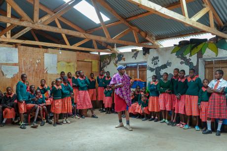 Pelua with the pupils from Maasai Academy.
